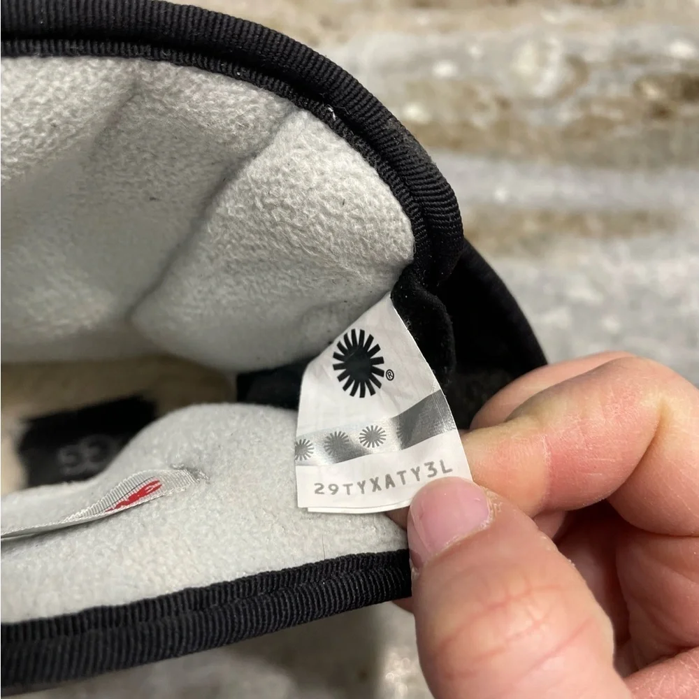 UGG TOTY WEATHER BOOTS- BLACK Kids Size 4 Thinsulate Waterproof Fleece Lining